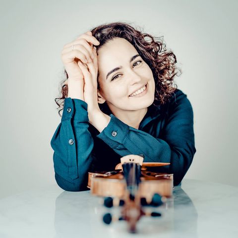 Alena Baeva spielt mit der Sinfonietta Cracovia bei den Sinfoniekonzerten 2024/25 in der Stadthalle Mülheim