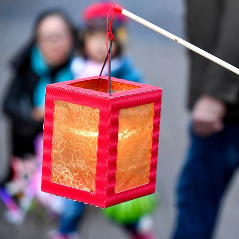 Laterne an Sankt Martin (Mölmsch = Ssinter Mätes) in der Mülheimer Innenstadt