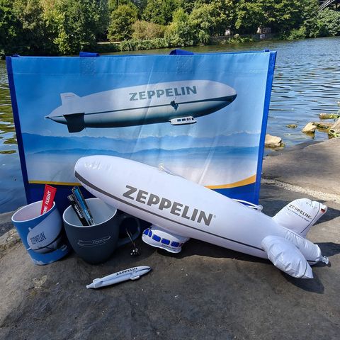 Mülheim-Souvenir: Verschiedene Produkte von Zeppelin NT, erhältlich in der Touristinfo