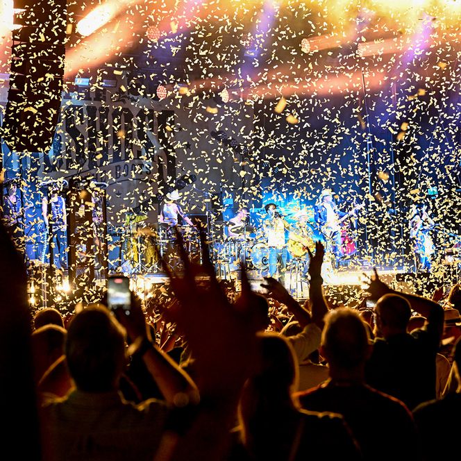 Zu sehen sind Aufnahmen vom MÜLHEIM SUMMER OPEN AIR 2026 im MüGa-Park mit der Band The BossHoss.