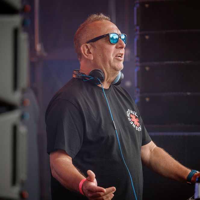 Zu sehen sind Aufnahmen vom MÜLHEIM SUMMER OPEN AIR 2026 im MüGa-Park mit DJ Frank „Zappel” Klemans.