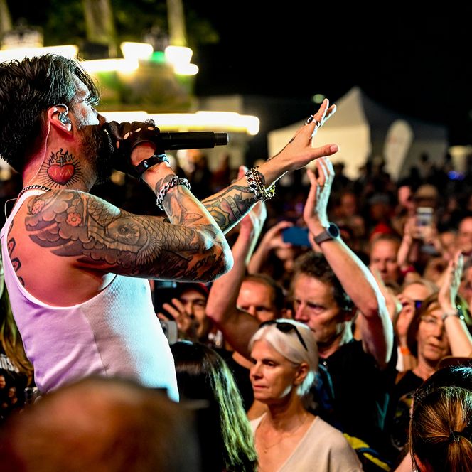Zu sehen sind Aufnahmen vom MÜLHEIM SUMMER OPEN AIR 2026 im MüGa-Park mit der Band The BossHoss.