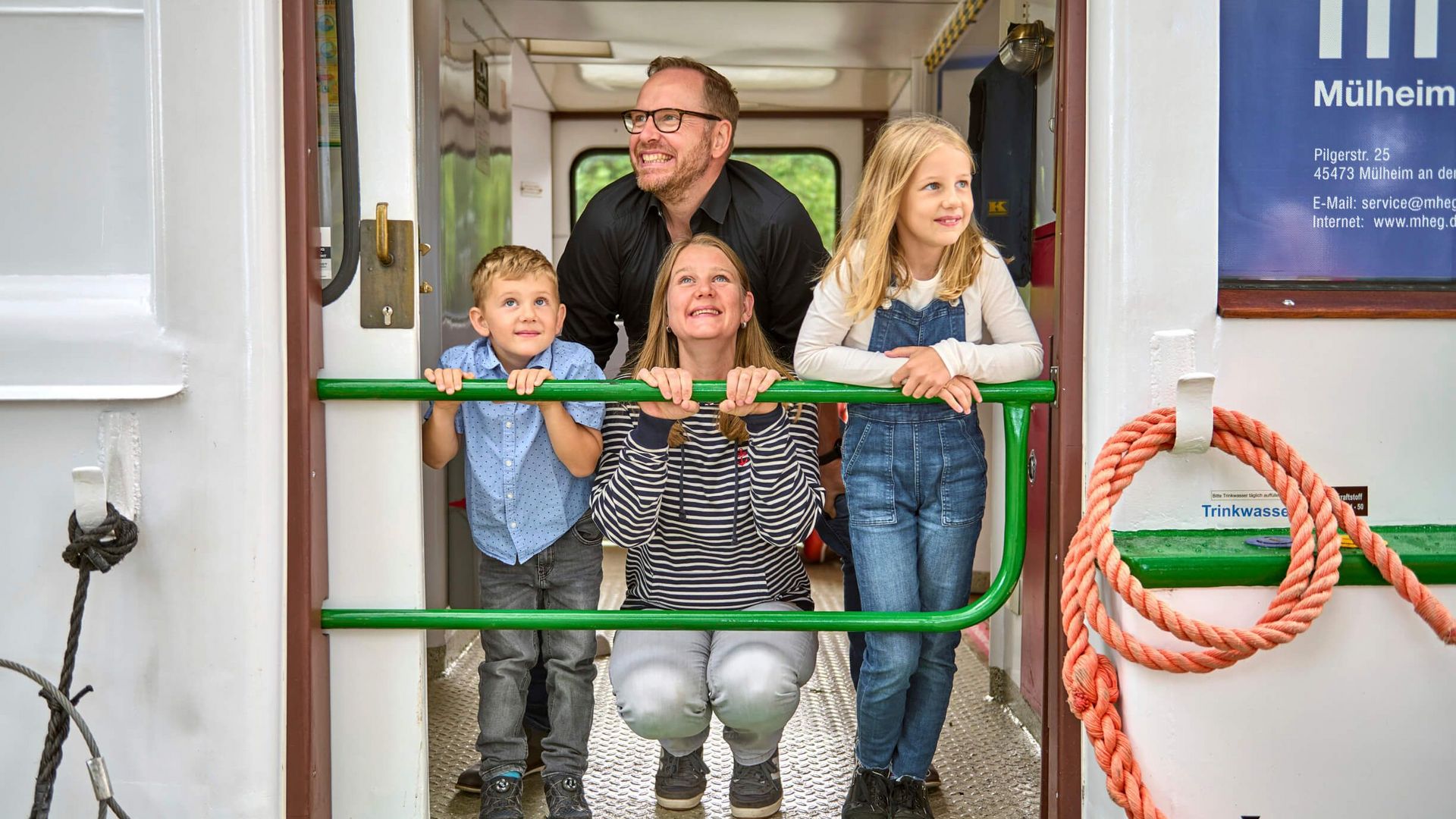 Familie an Bord der Weißen Flotte Mülheim